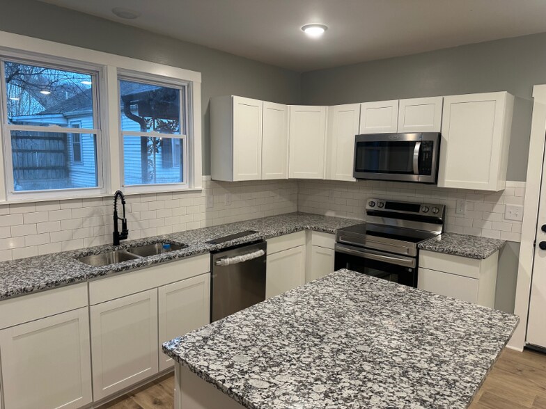 Building Photo - 316 Valley View Dr