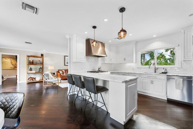Building Photo - 331 Lido Dr