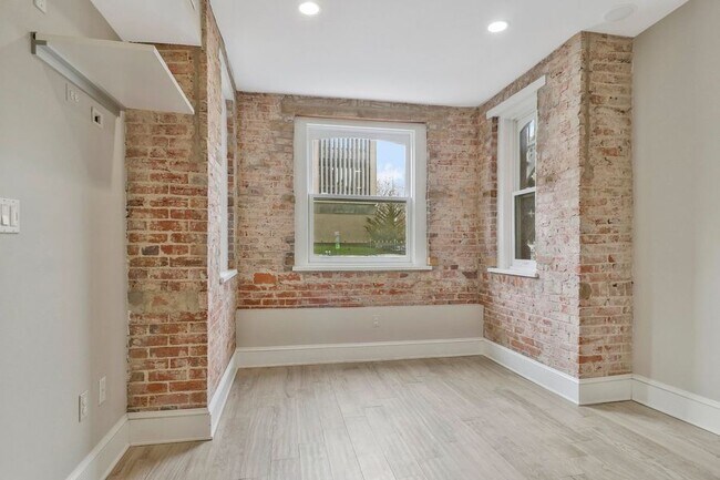 Building Photo - 1227 15th St NW