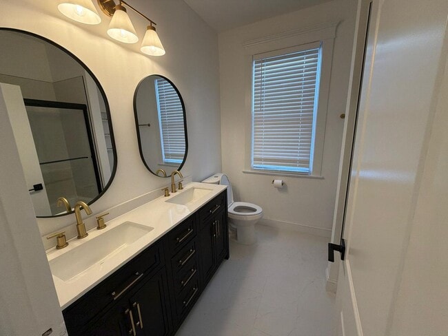 Building Photo - Great Home For RWJMS/Rutgers Students * Walk to New Brunswick/Highland Park Nightlife * All Utili...