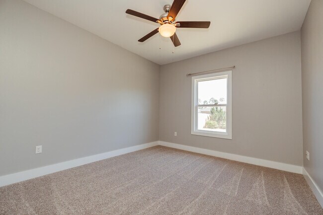 Building Photo - 133 Alicia Dr