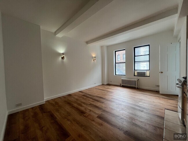 Building Photo - 201 E 35th St