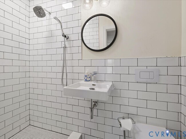 Building Photo - 3319 W Grace St