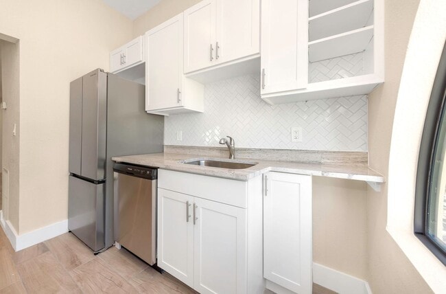 Building Photo - P201 - #9A Holiday Inn