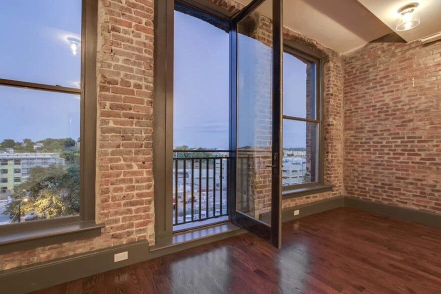 Building Photo - 416 S Gay St