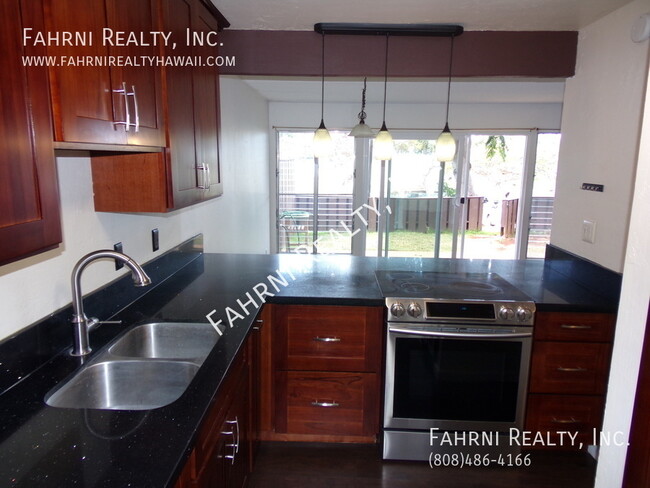 Building Photo - PALEHUA GARDENS - Upgraded 3 Bedroom Townhome