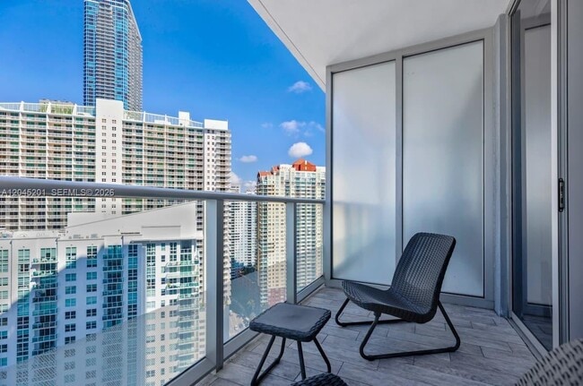 Building Photo - 1300 Brickell Bay Dr