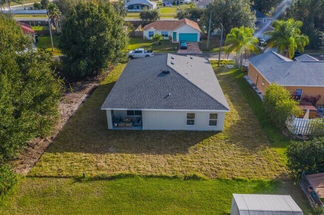 Building Photo - 1701 Pilchard Dr