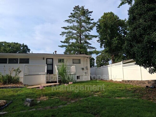 Building Photo - 524 Acorn Dr