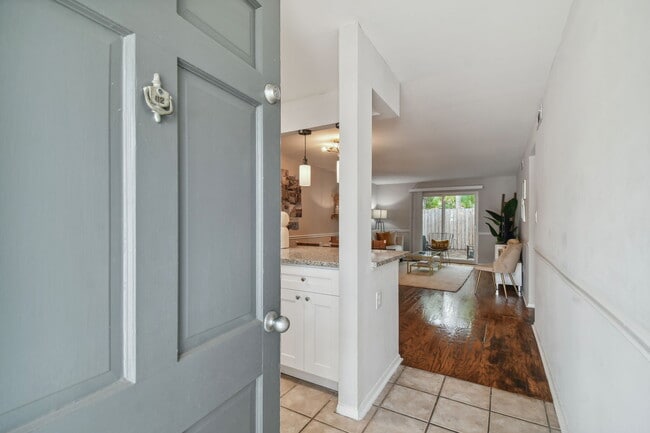 Building Photo - The Monroe of SOHO Hyde Park