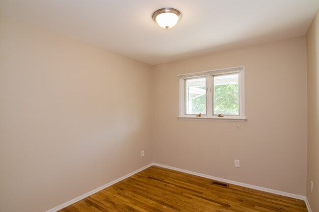 Building Photo - 2751 Aurora St