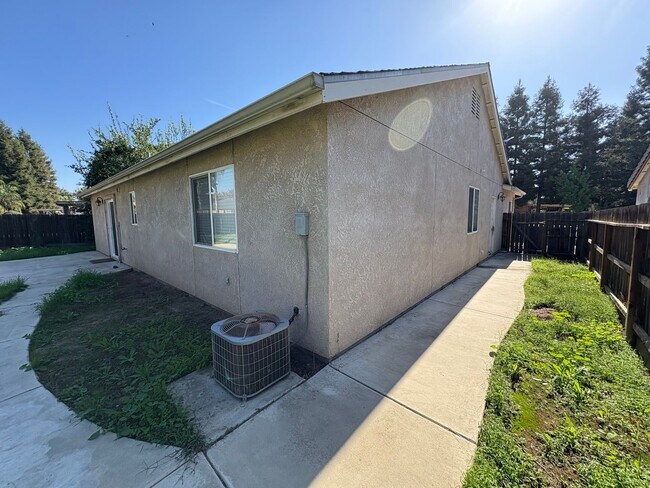 Building Photo - Lovely home available in Shannon Ranch area!