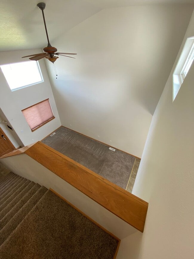 Building Photo - 3 Bed - 2 Bath - Fenced Yard