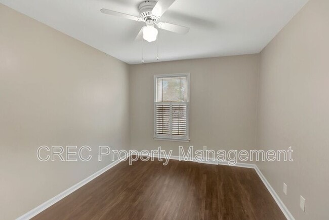 Building Photo - 700 Cluster Pines Rd