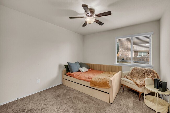 Building Photo - 4 bedroom/2 bath/2 Car Garage - Beautiful ...