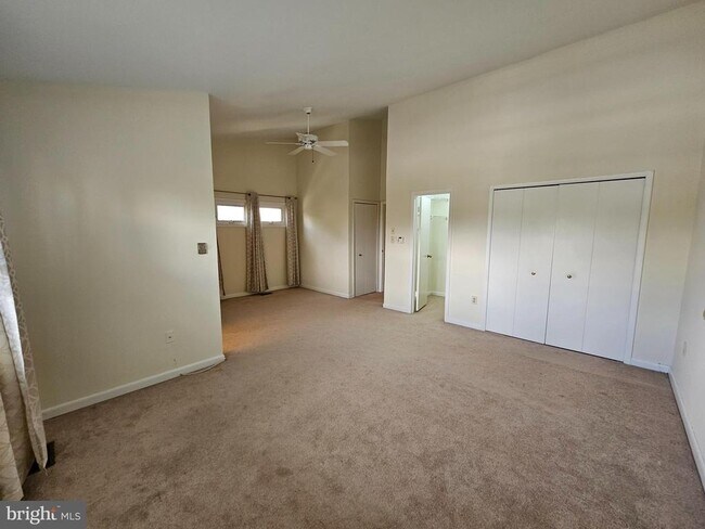 Building Photo - 6908-6910 Ten Timbers Ln