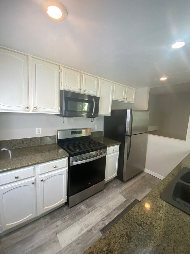 Building Photo - 355 Windy Ln