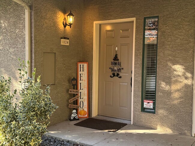 Building Photo - 900 S Meadows Pky