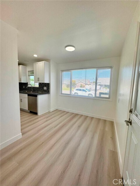 Building Photo - 1065 S Prospero Dr