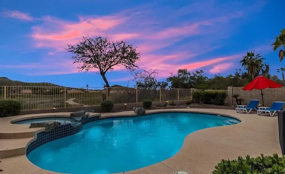 Primary Photo - 519 W Mountain Vista Dr
