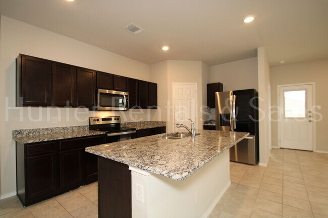 Building Photo - Modern Style Three Bedroom Home