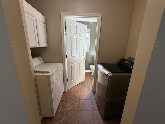 Building Photo - 504 9th St SW