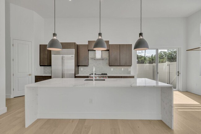 Building Photo - New Construction- walk to Park Avenue