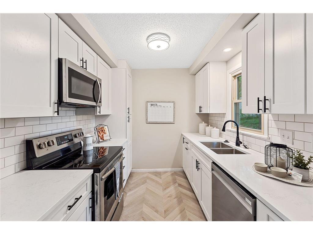 Kitchen - 2600 W 110th St