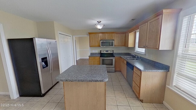 Building Photo - 108 Chastain Dr