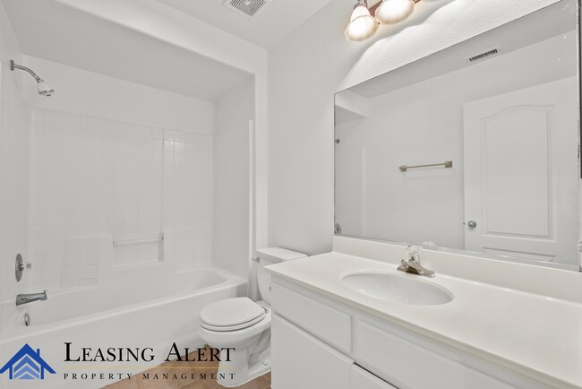 Building Photo - 28475 Nicholas Cir