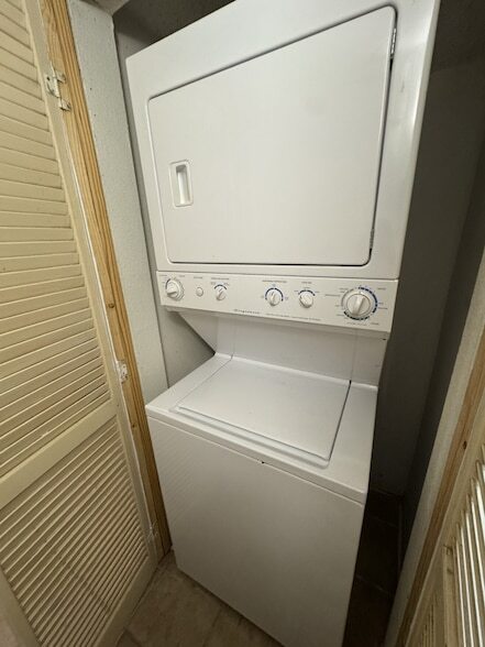 Building Photo - 13002 Leader St