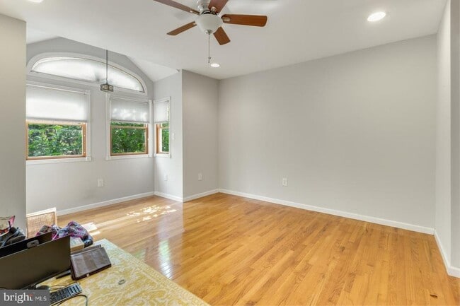 Building Photo - 920 S 16th St