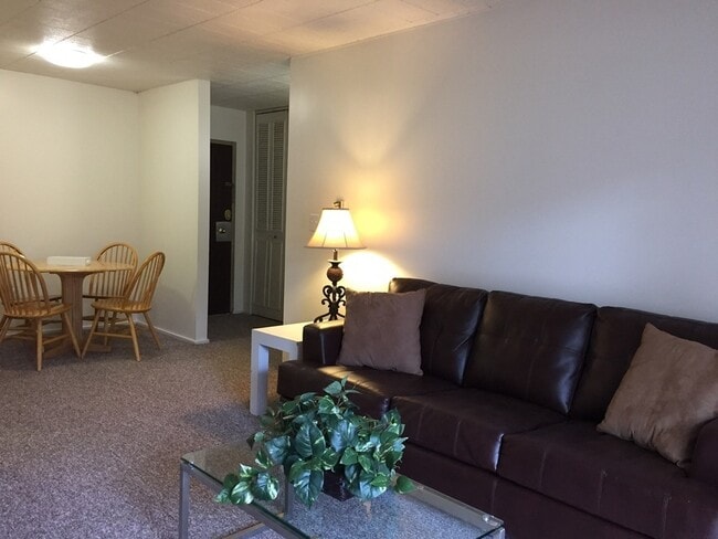 Building Photo - 912 S Forest Ave