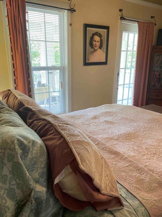 Building Photo - 176 Schools Dr