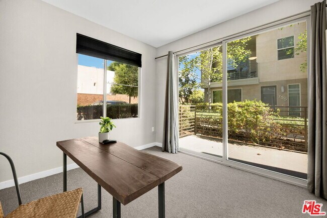 Building Photo - 746 Farrier Wy