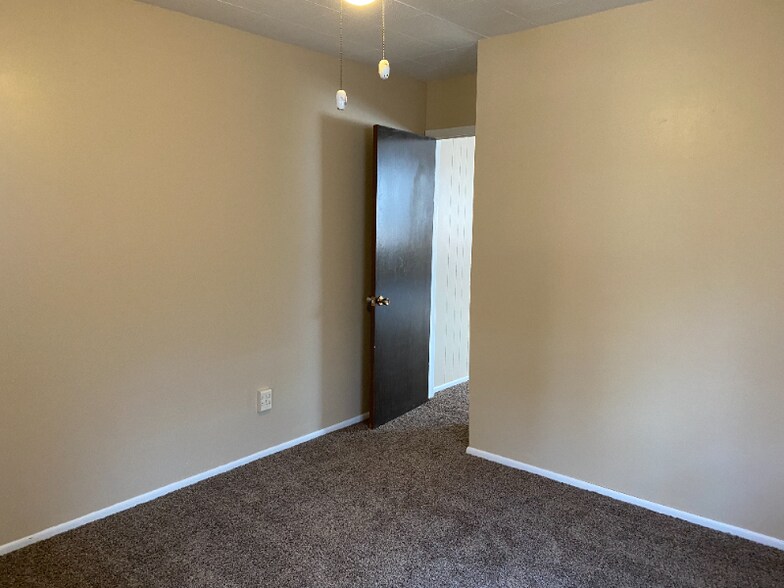 Building Photo - 217 Central Ave S