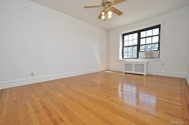 Building Photo - 105 Garth Rd