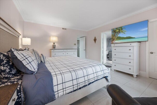 Building Photo - 13400 Polo Rd W