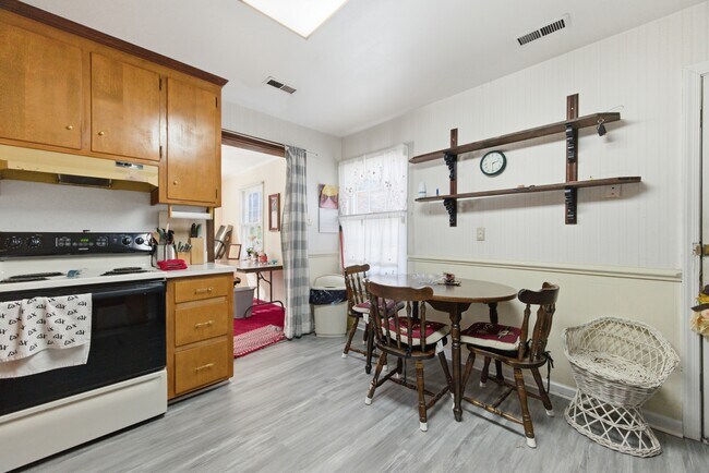 Building Photo - 205 Orkney Pl