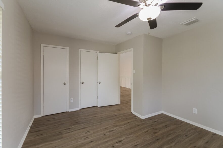 Building Photo - 701 Tanglewood Dr