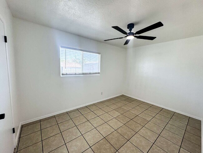 Building Photo - Cozy 3-Bed Oasis in Yuma's Heart