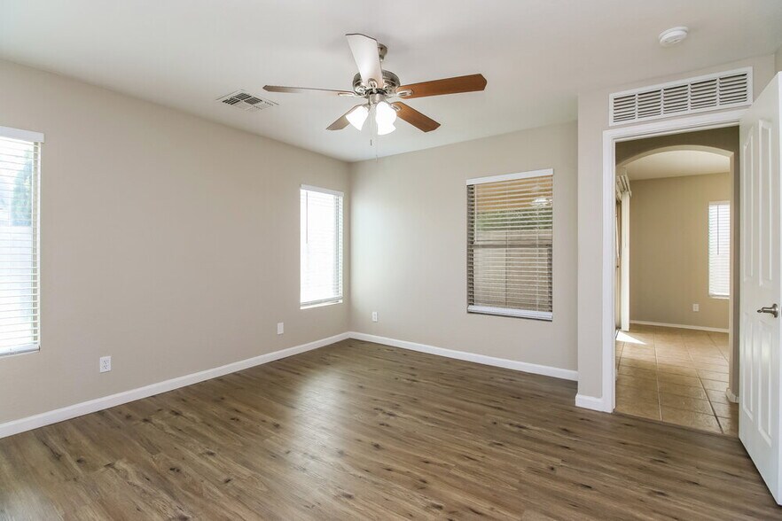 Building Photo - 39433 N Parisi Cir