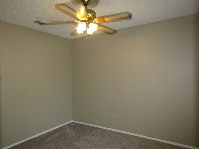 Building Photo - 7612 Islander Dr