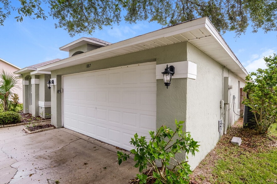 Building Photo - 887 Brightview Dr