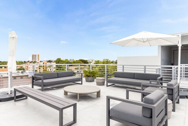 Building Photo - 545 SW 11th St