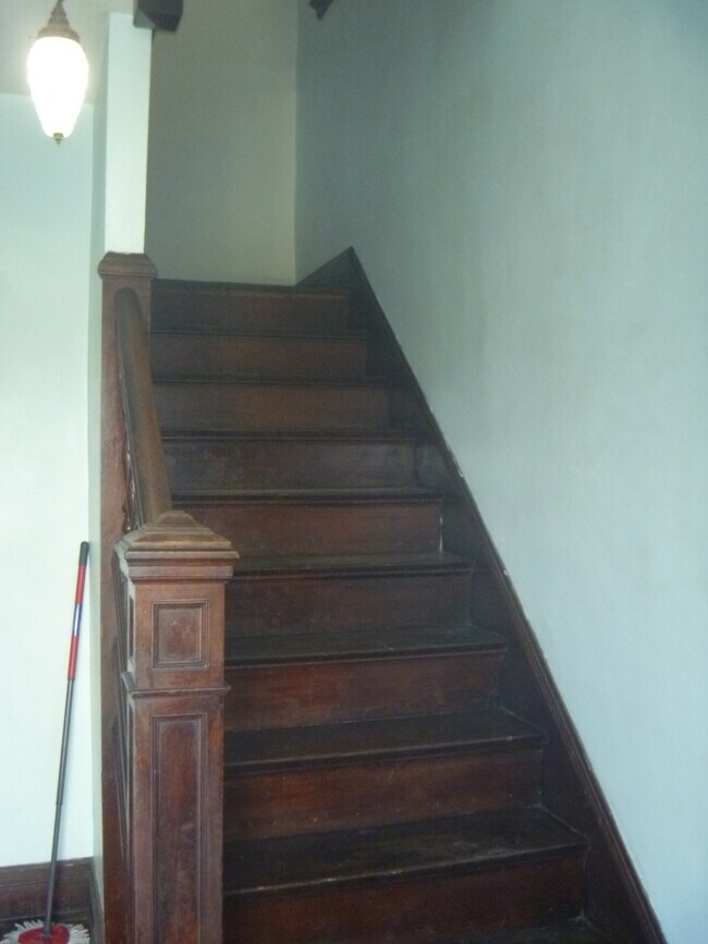 821 Mount Hope Ave 821 Mount Hope Ave Cincinnati OH 45204 Apartment