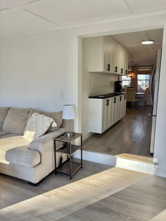 Building Photo - 11 Mohawk Trail