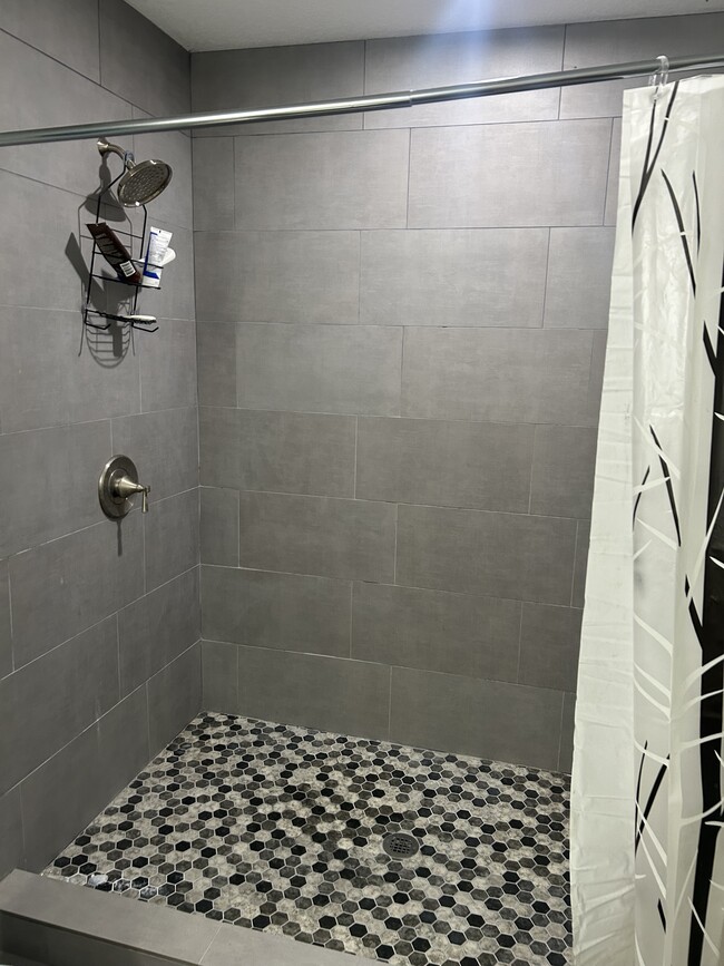Building Photo - 2675 Golf Dr