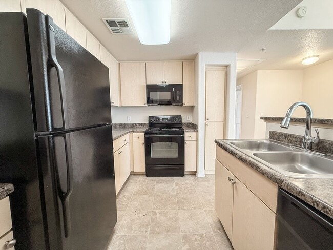 Building Photo - Cave Creek rd 2bd 2bath Condo