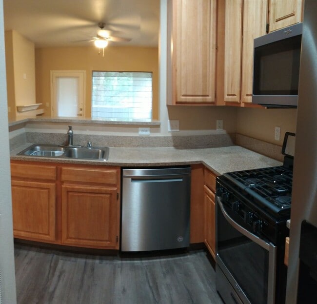 Building Photo - 900 S Meadows Pkwy